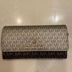 Michael Kors billfold